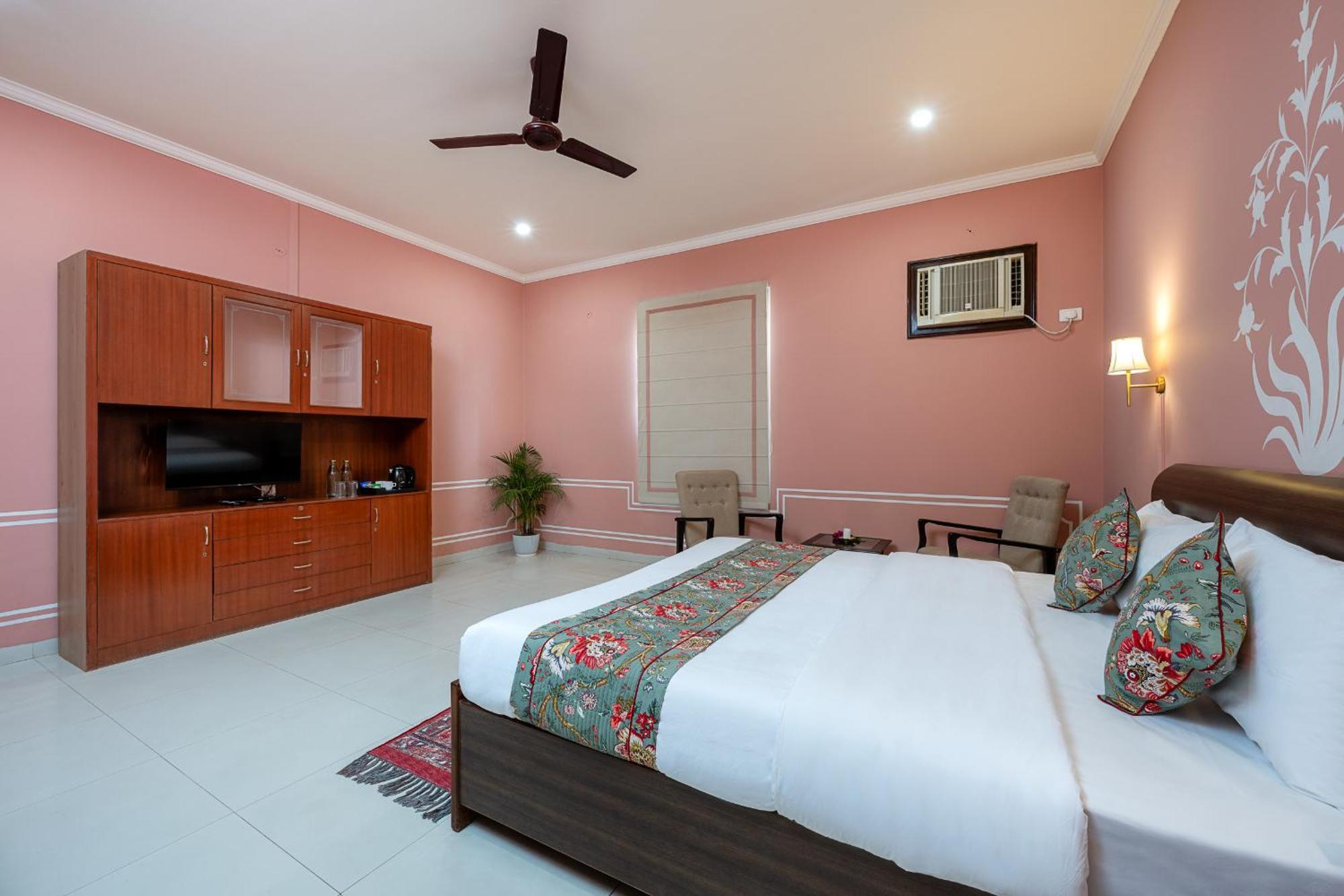Nine Palms Resort Джапур Экстерьер фото